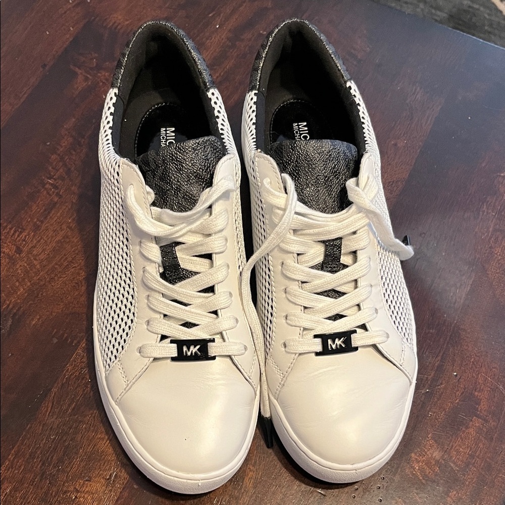 Michael Kors White and Black Men's used good condition - Picture 6 of 13